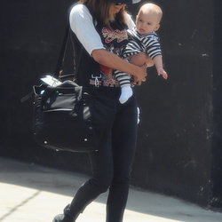 04-27 - Naya takes Josey to a baby dance class in LA